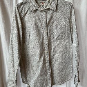 Levi’s button down - medium - tailored fit